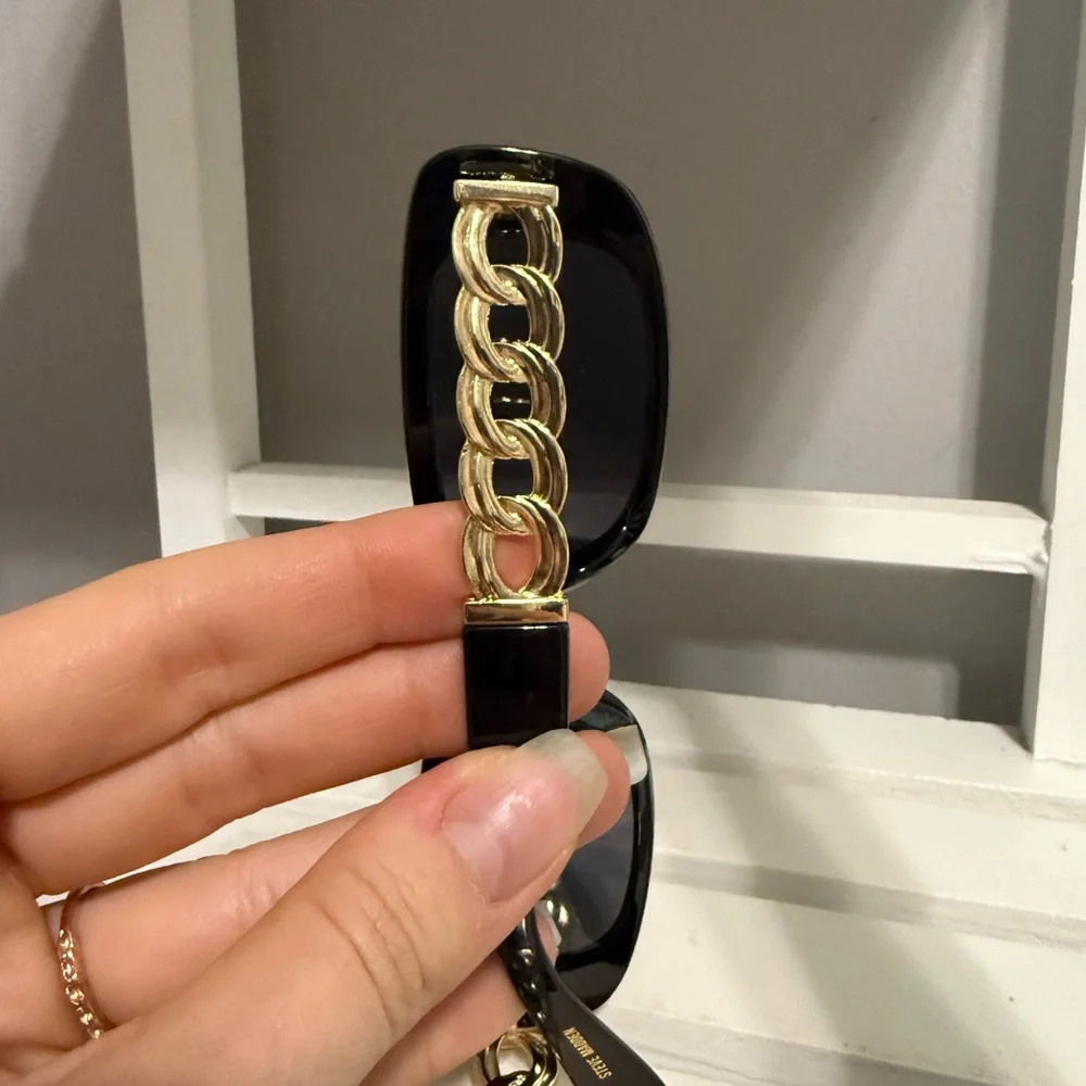 Steve Madden Sleek Black Sunglasses with Gold Accents - Picture 4 of 6